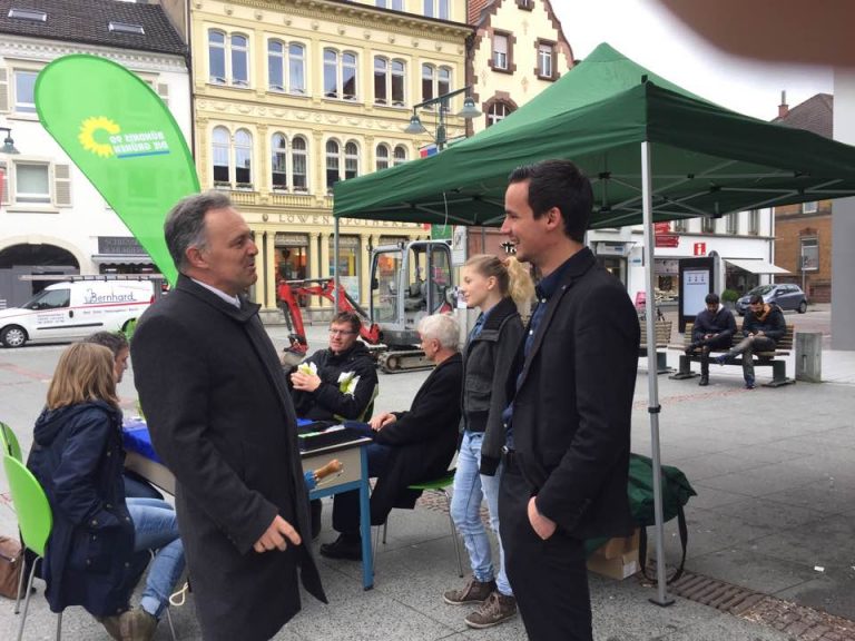 open-air Bürgersprechstunde zur Europawoche mit Gerhard Zickenheiner und Josha Frey MdL