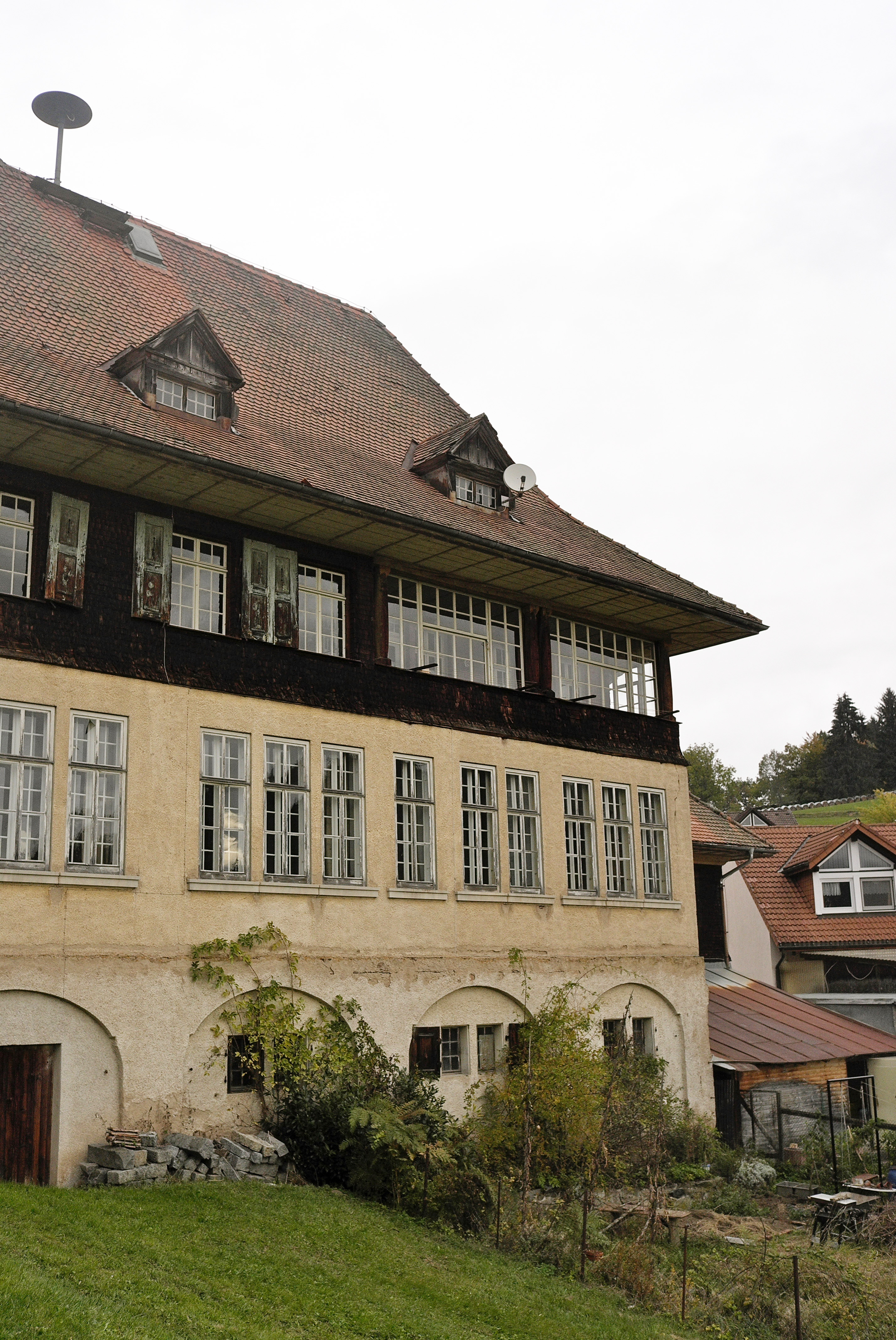 Gerhard Zickenheiner zu Besuch in Häg-Ehrsberg – Alte Ehrsberger Schule kann nicht saniert werden